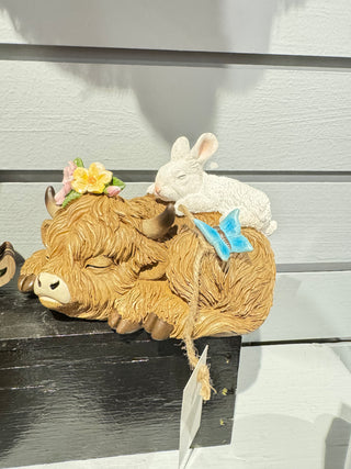 Pre-order Easter Resting Highland Cow and Playful Bunnies Set 66104