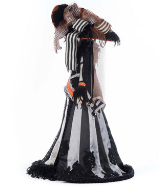 Pre-Order Mrs. Macabre Doll  28-528658