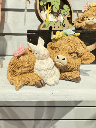 Pre-order Easter Resting Highland Cow and Playful Bunnies Set 66104