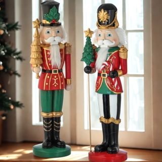Traditional Resin Royal Nutcracker with Tree or Staff MTX72980