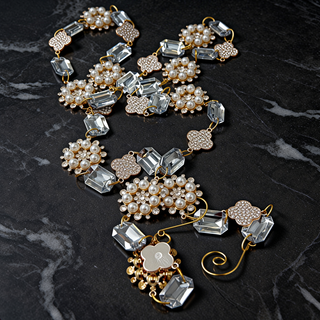 Pearl and Jewel Garland G4617618